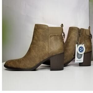 Baretraps Women's  Rhoslyn Block Heel Bootie Size  8.5 Taupe NWT
